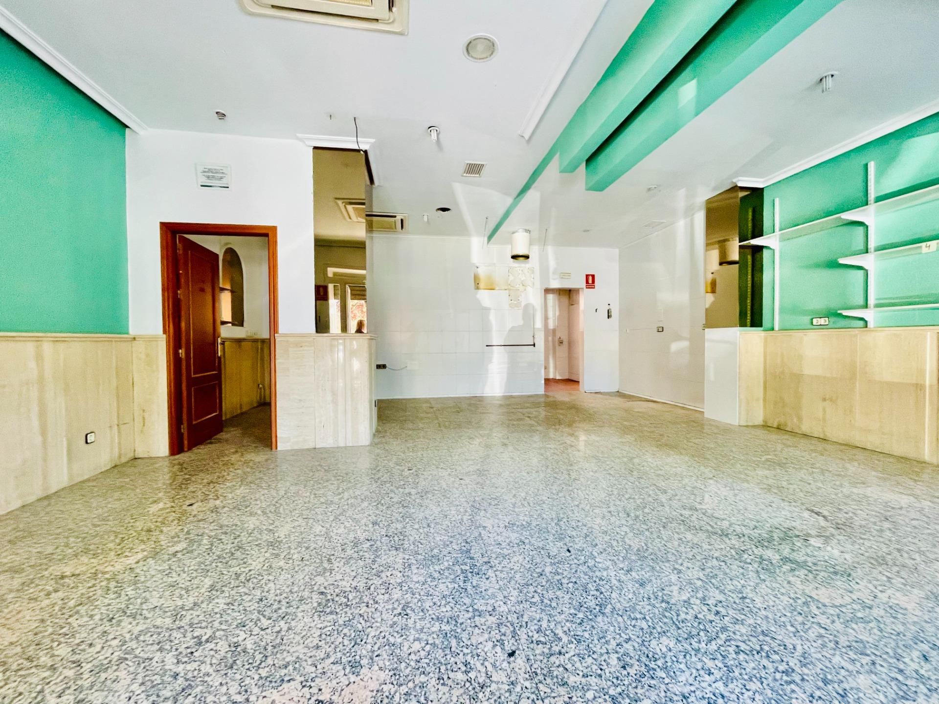 Commercial for sale in Córdoba, Spain