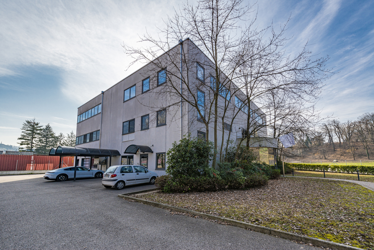 Commercial-administrative property in a strategic position