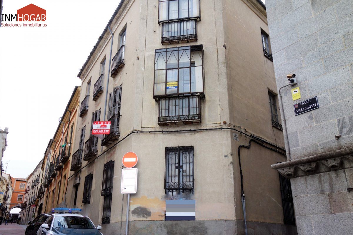 BUILDING FOR SALE IN ÁVILA, DOWNTOWN AREA- SMALL MARKET