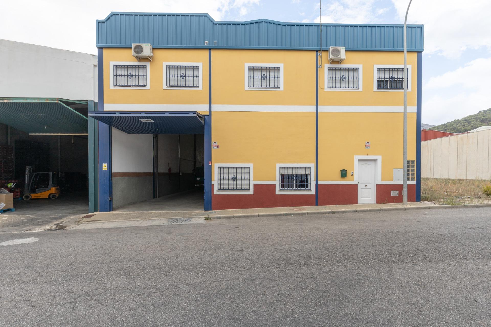 PROFITABLE BUSINESS FOR SALE IN LOJA (TRANSFER OR RENTAL OPTION)