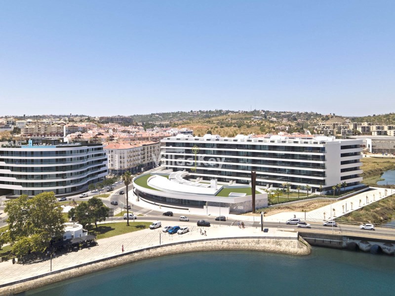 4 bedroom flat with stunning views over Marina, large terrace, swimming pool and gym, Lagos,/Algarve.