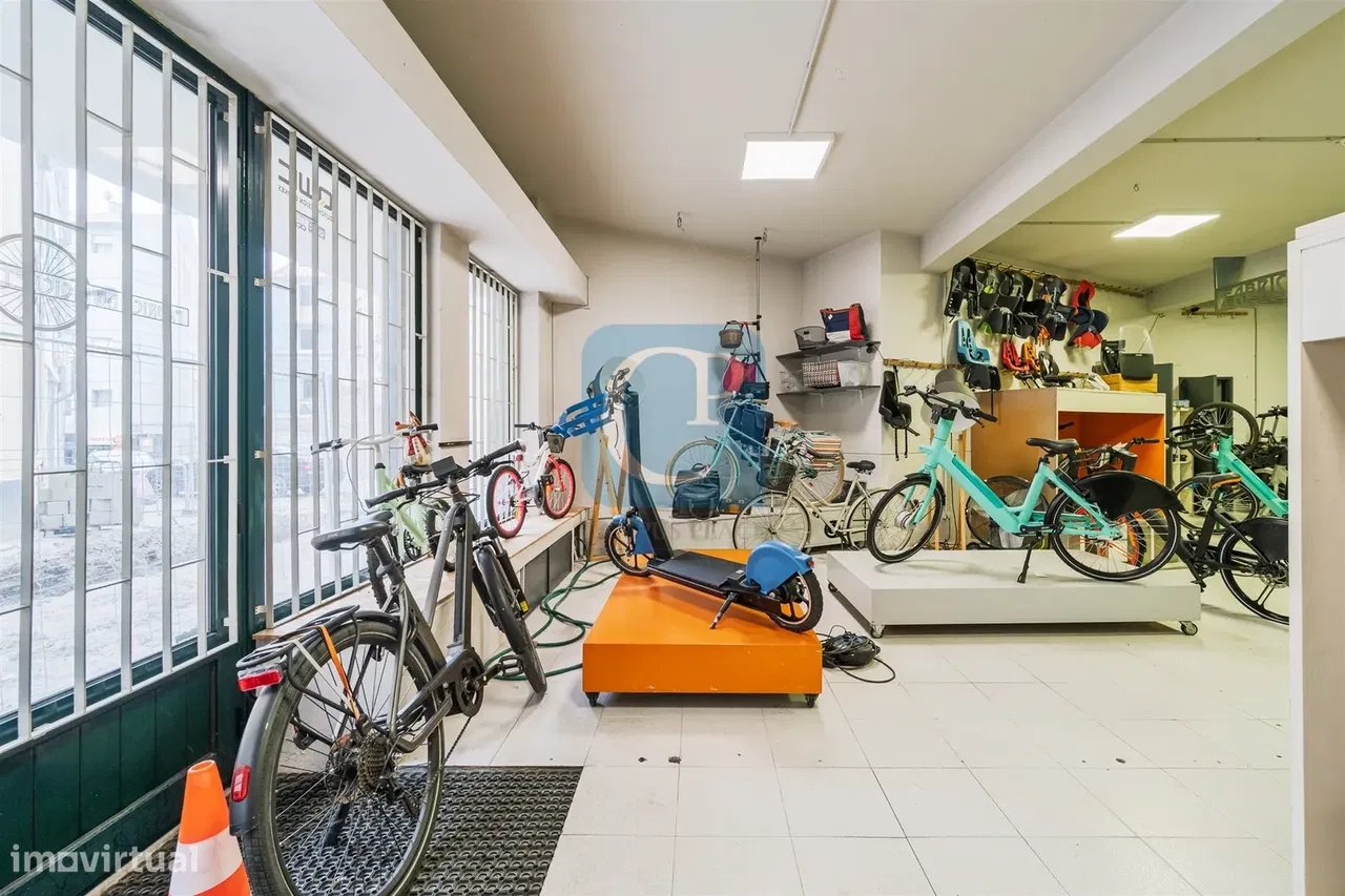 Commercial for sale, Porto (União das freguesias de Cedofeita, Santo Ildefonso, Sé, Miragaia, São Nicolau e Vitória, Portugal)