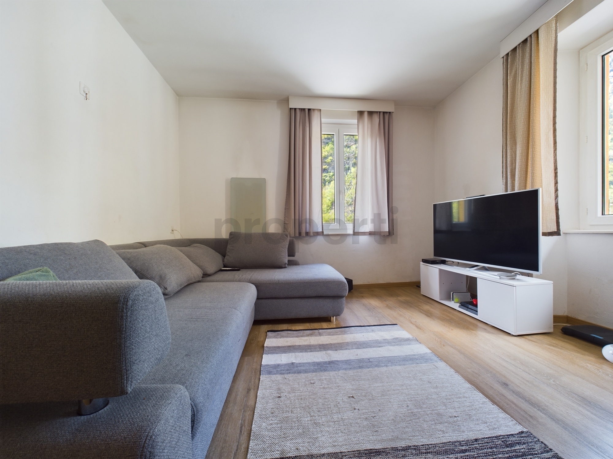 Spacious 5.5 room apartment in the heart of Lavorgo/Spazioso appartamento di 5.5 locali nel cuore di Lavorgo