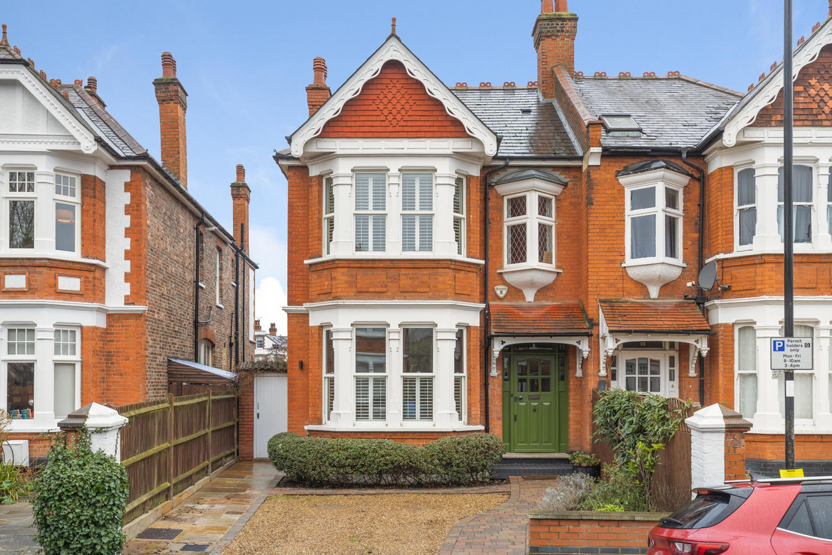 Semi-Detached House: for sale in London