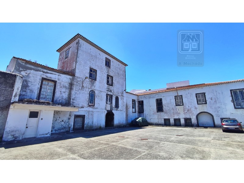 SALE of LARGE BUILDING/BUILDING in the Historic Center of Ponta Delgada (São José), São Miguel Island, Azores