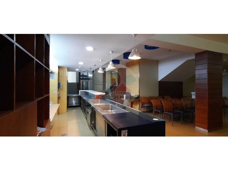 2-storey shop - Equipped for two businesses, bakery and restaurant - Faro