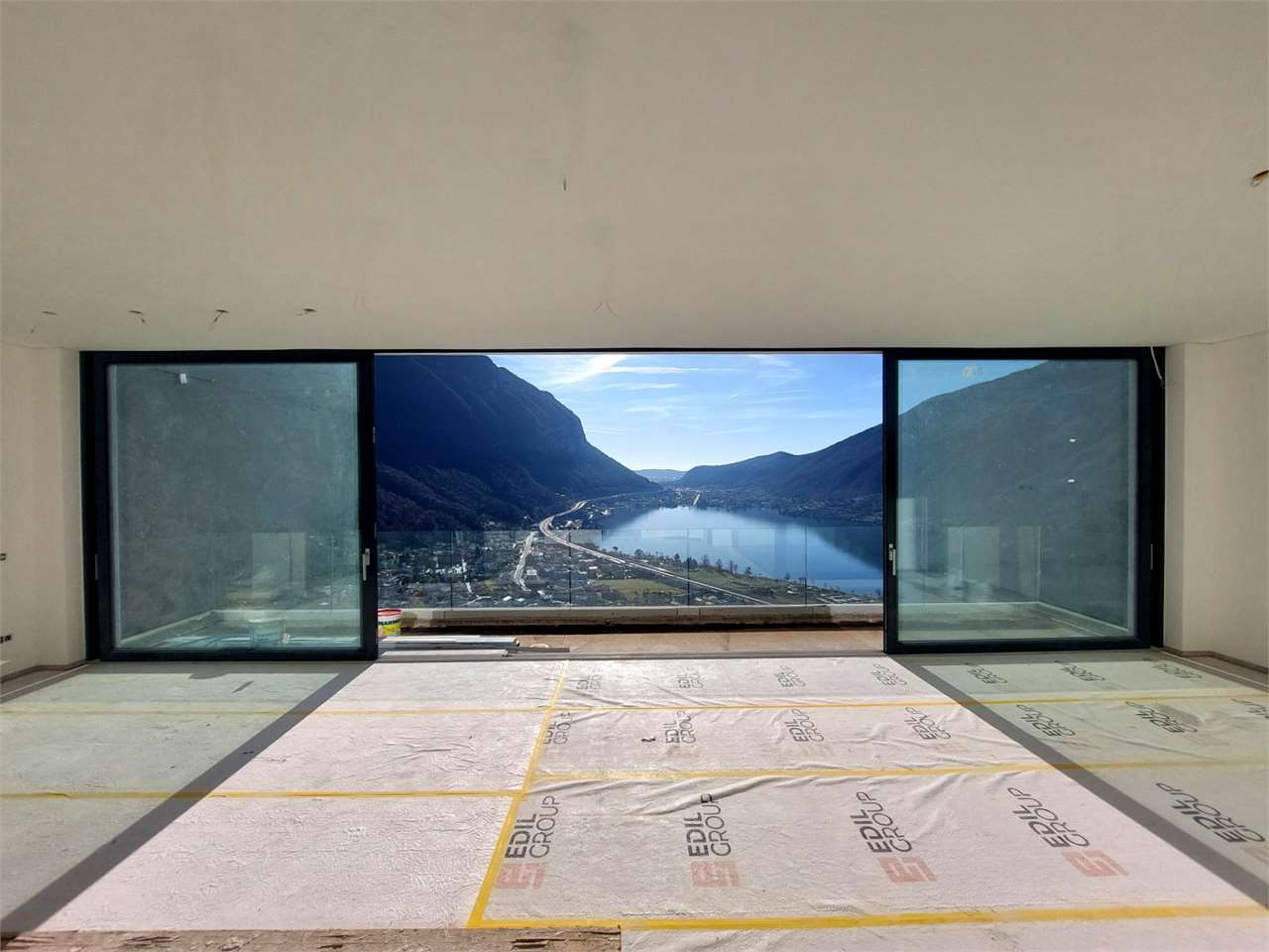 New-Build Residence with Panoramic Views