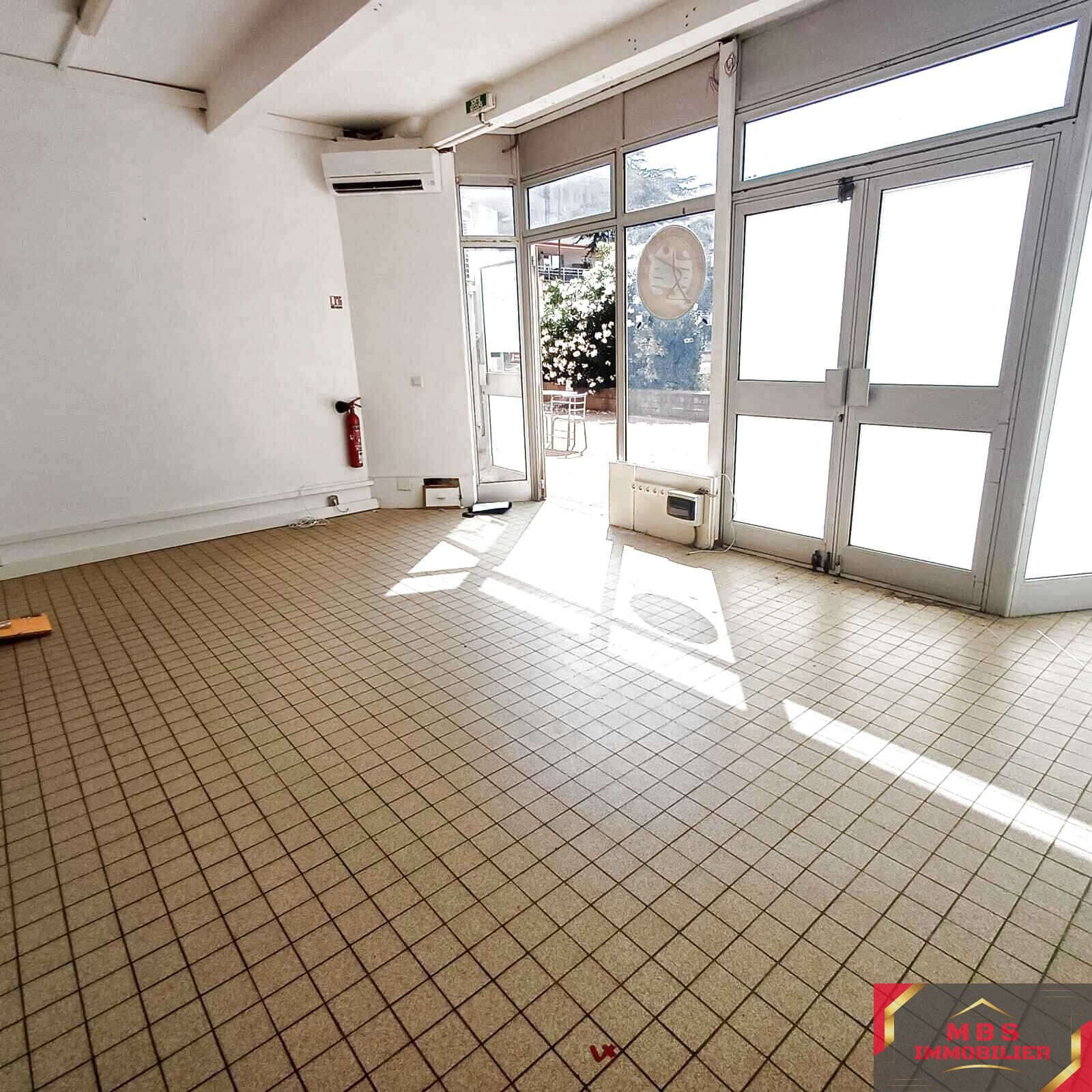 St Cyprien Port - Commercial Walls of 72 m2