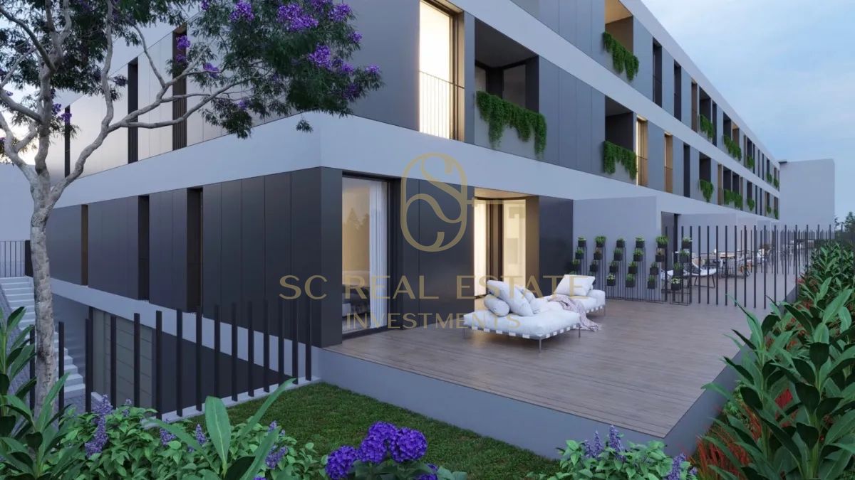 2 bedroom apartment, with garden, 2 suites