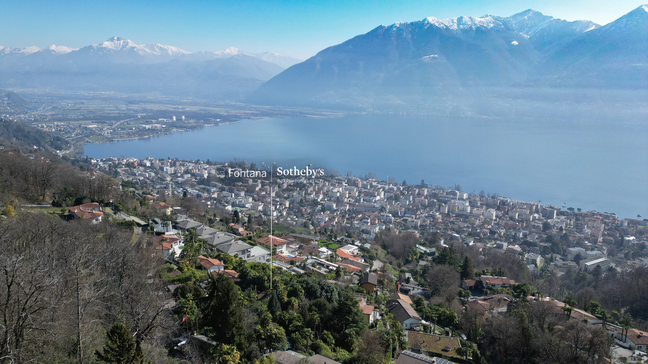 Land in a quiet area with lake view