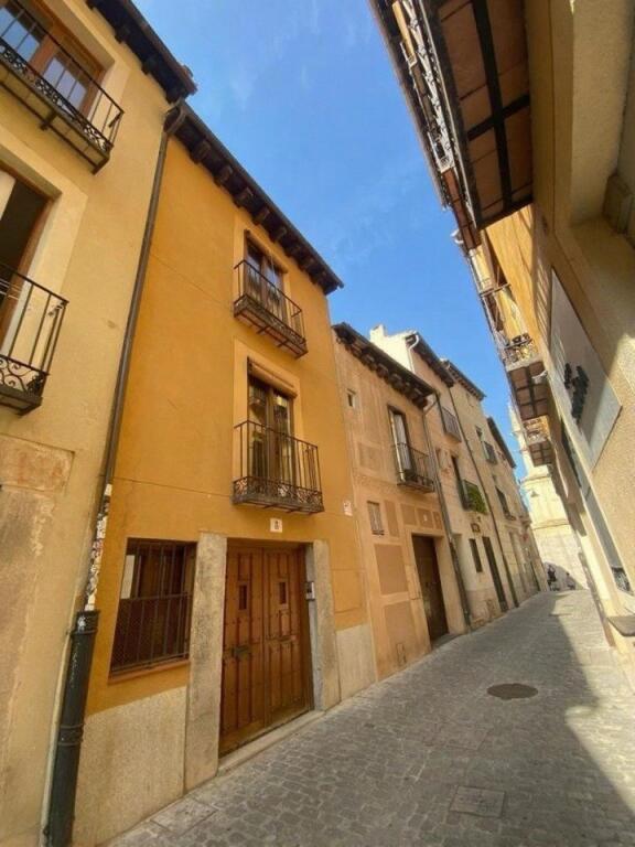 Residential building For sell in Segovia in Segovia