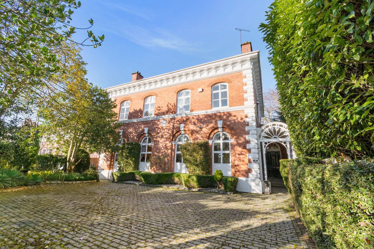 Detached House: for sale in Birmingham