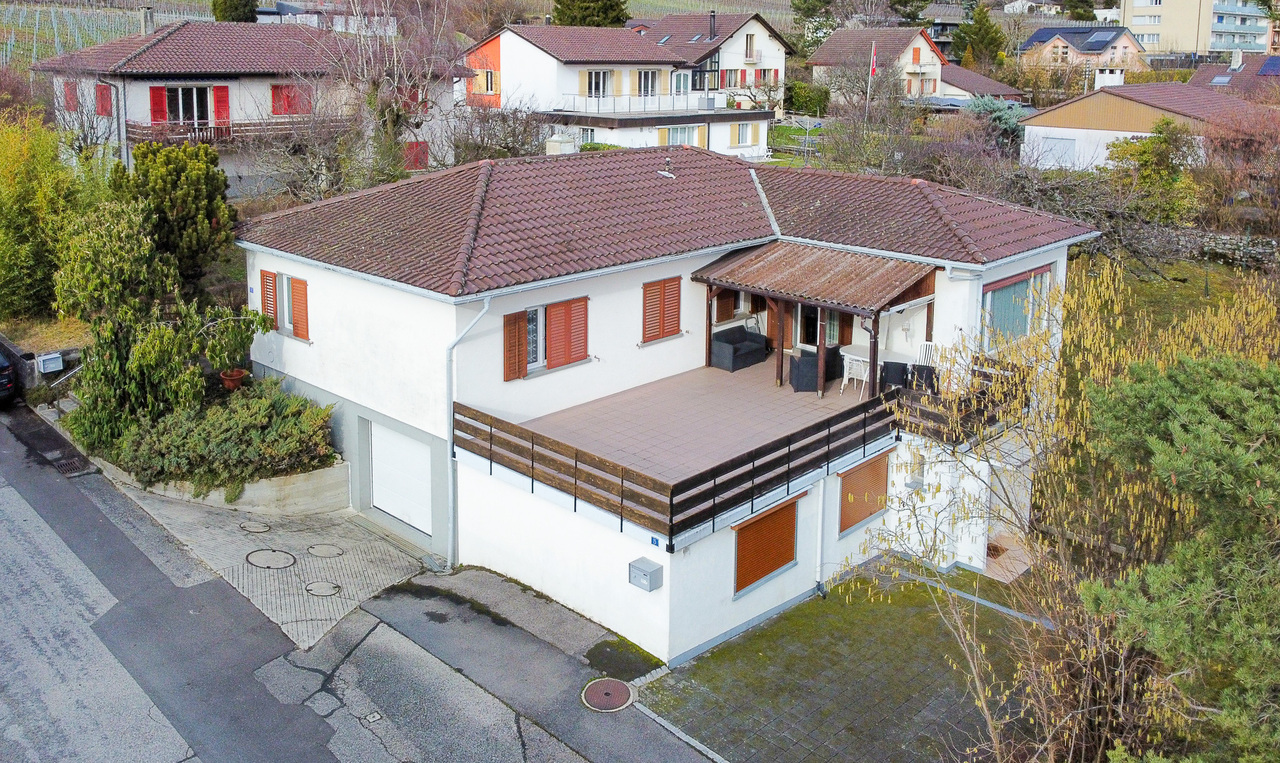 Detached house with 2 dwellings on a plot of 838 m2