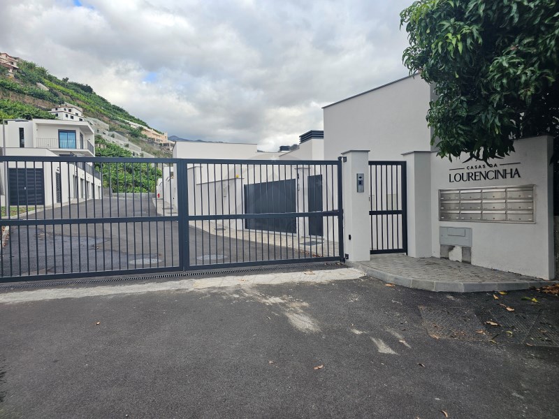 3 bedroom semi-detached house in a gated community in Câmara de Lobos