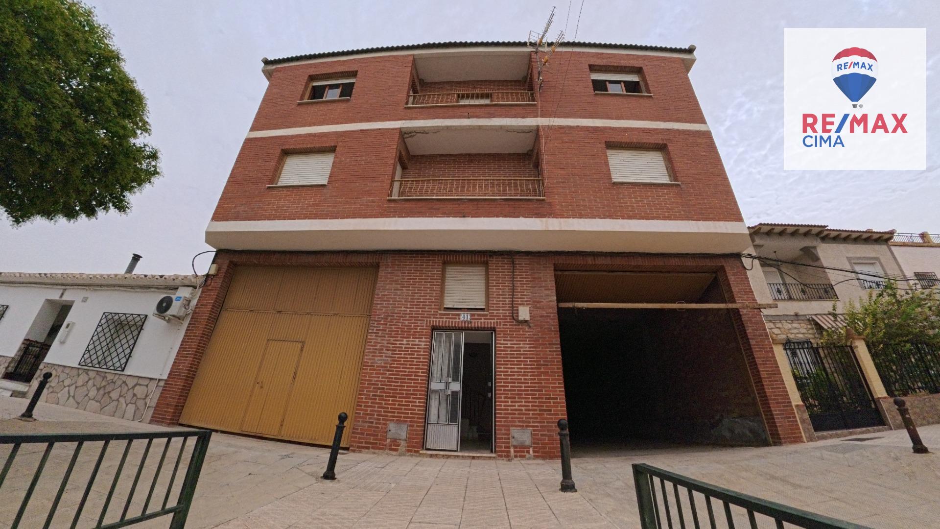 BUILDING FOR SALE IN CORTES DE BAZA