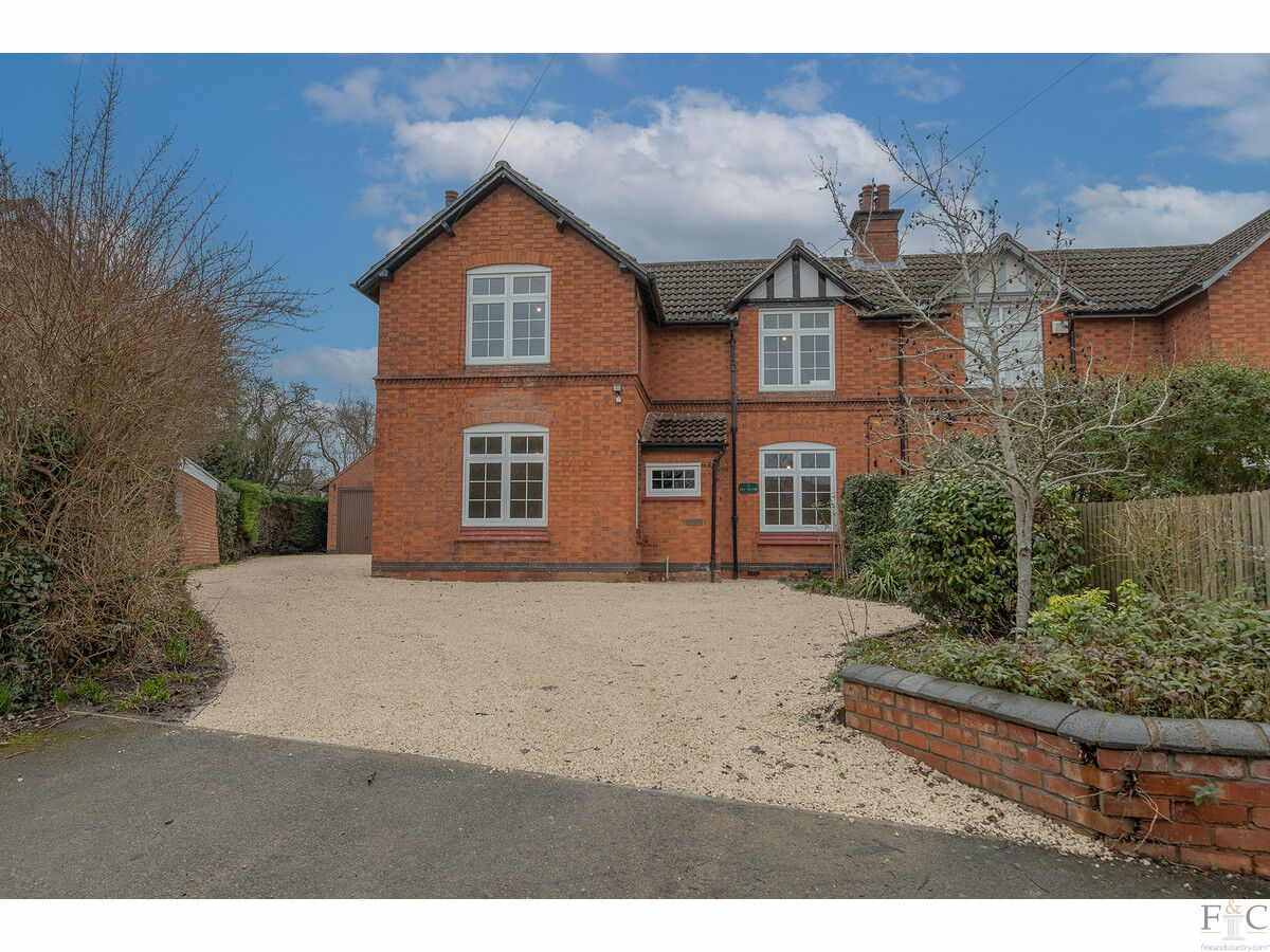 Semi-Detached House: for sale in Newton Harcourt