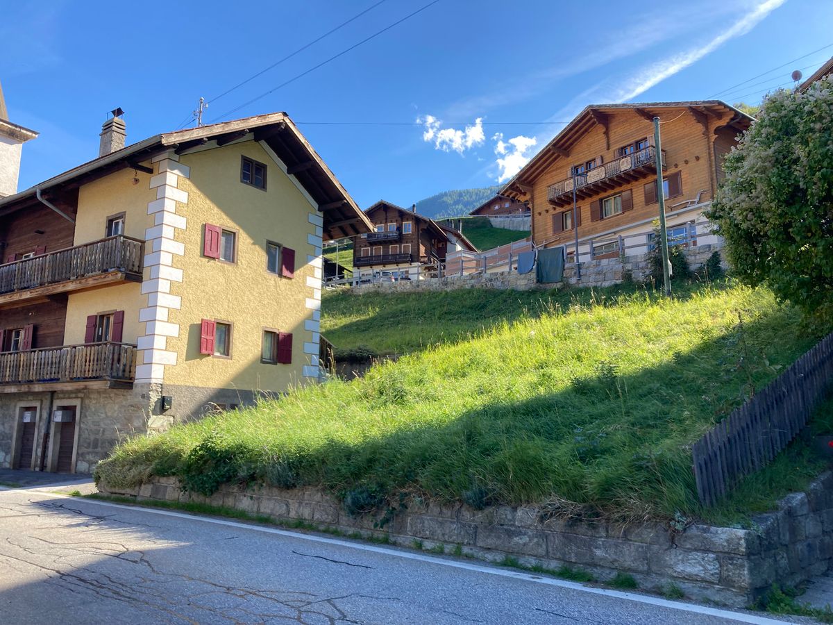 Building plot in the village of Euseigne