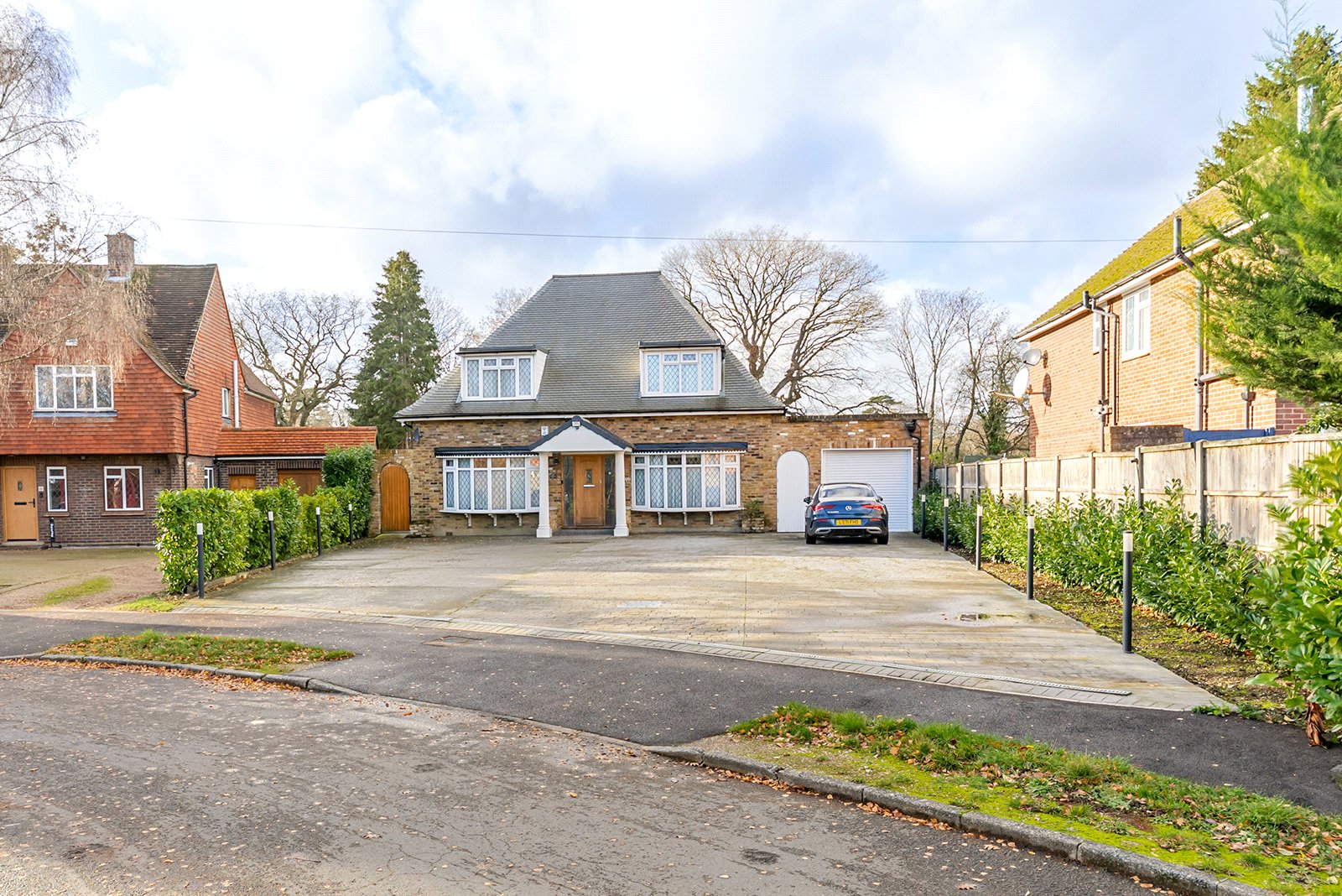 Detached House: for sale in Iver