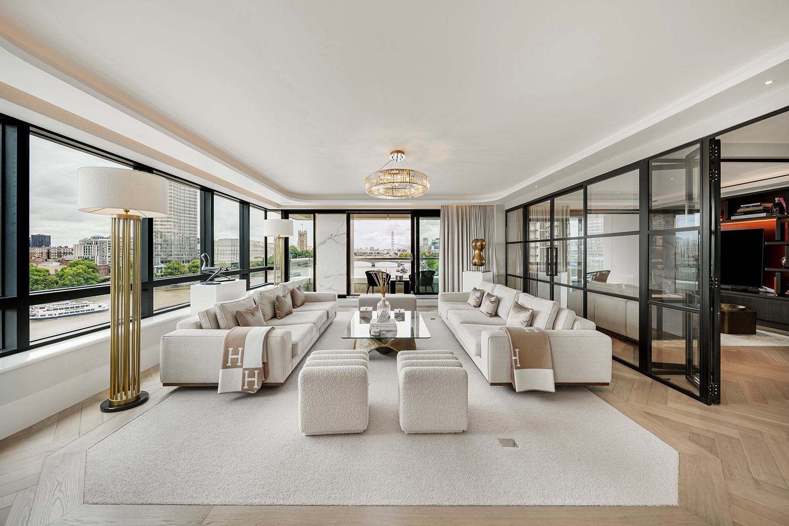 A Turnkey Riverside Sanctuary with Iconic London Views