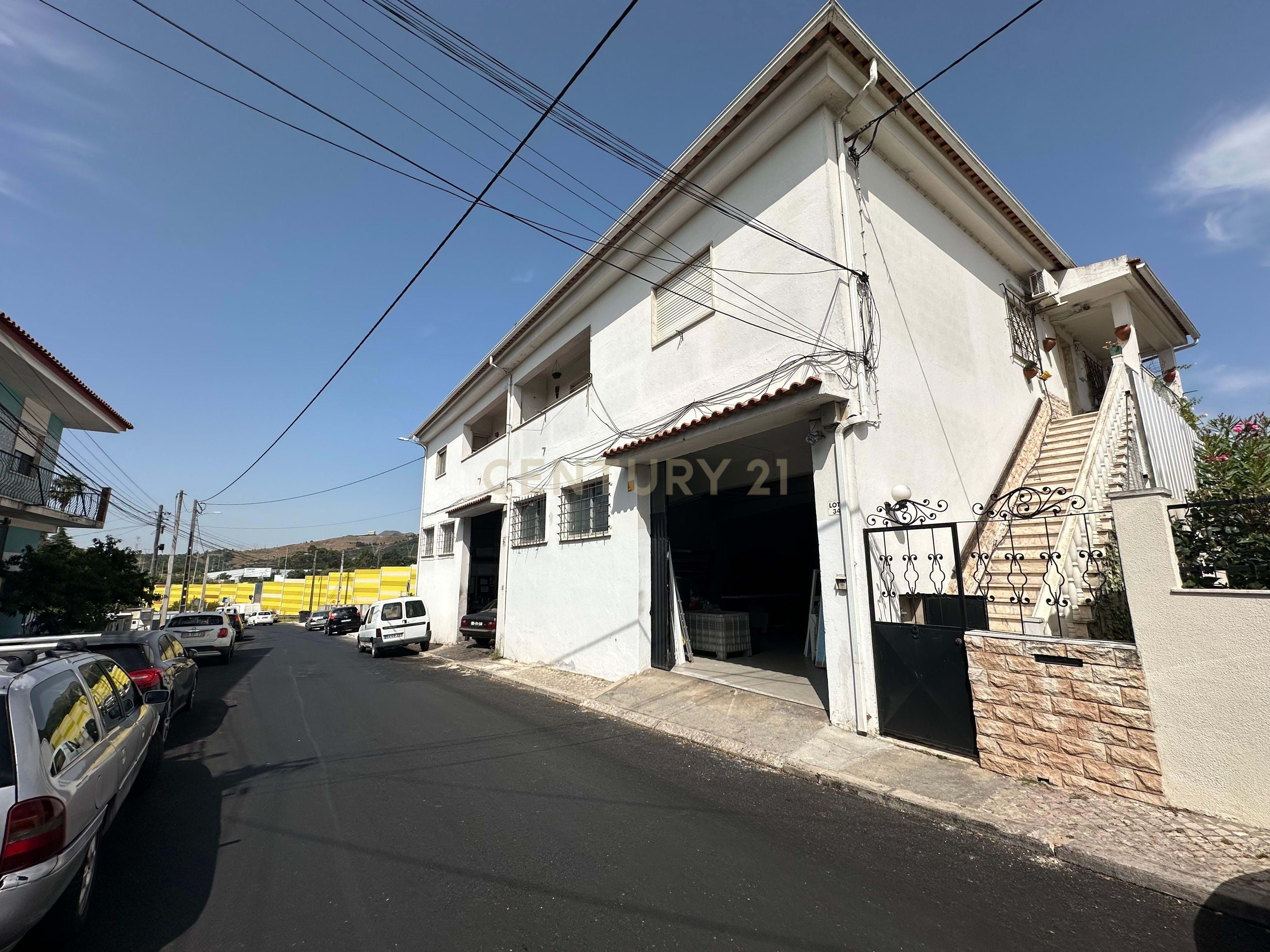 Warehouse with 200 m² in Alverca - Profitable property