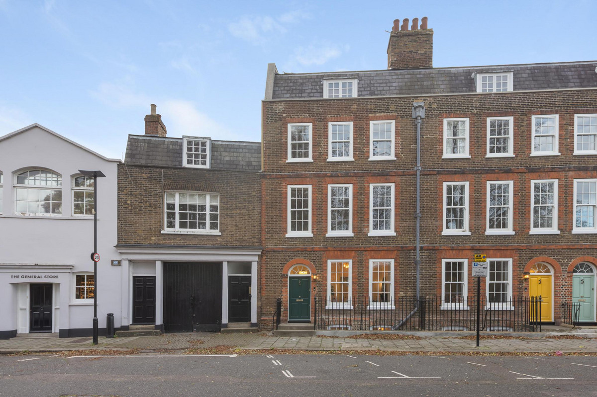 Townhouse: for sale in London