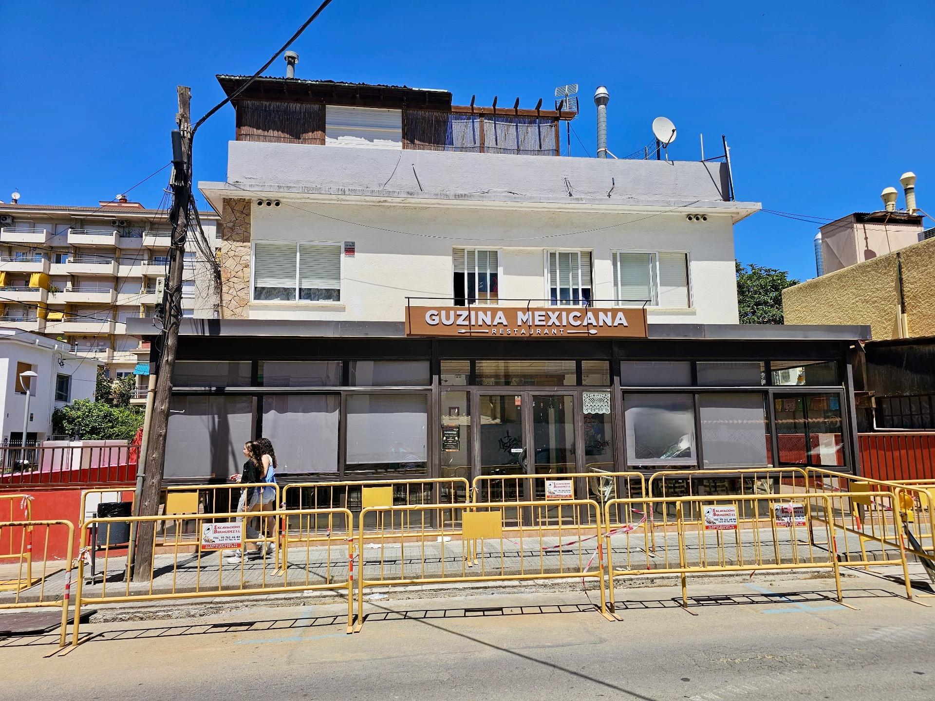 CENTRALLY LOCATED RESTAURANT BUILDING WITH A VALID LICENSE FOR SALE IN CALELLA, BARCELONA