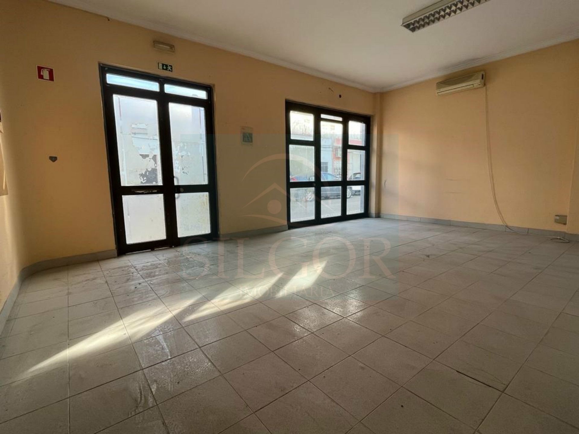 Commercial for sale, Setúbal, Moita, Baixa da Banheira e Vale da Amoreira, Portugal (Baixa da Banheira, Portugal)