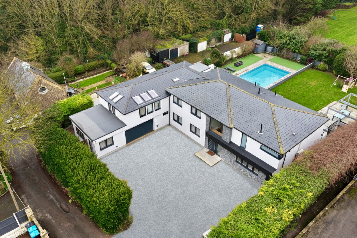 Detached House: for sale in Broadstairs