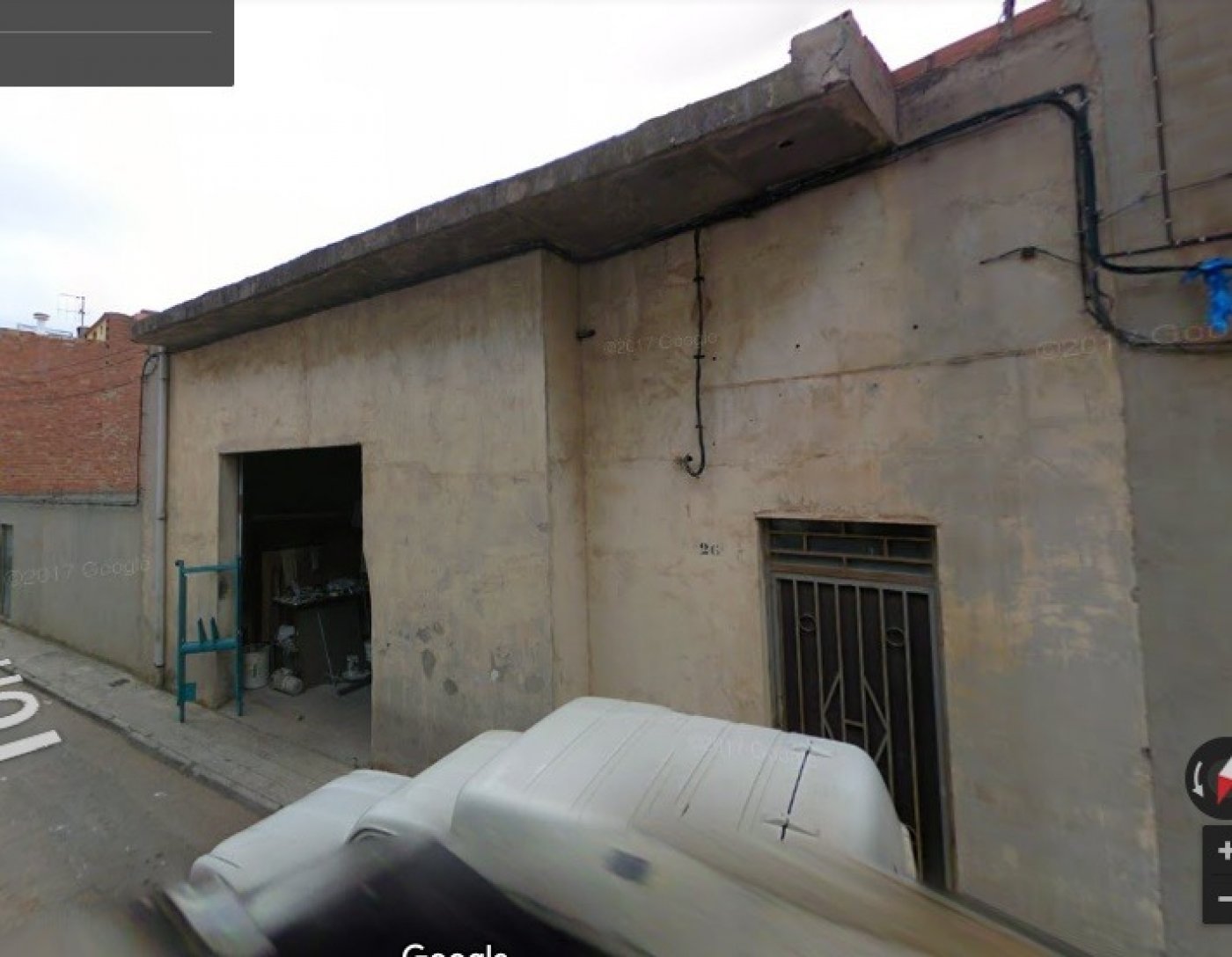 Sale of warehouse in Grupo Reyes, together with TAU Cerámica