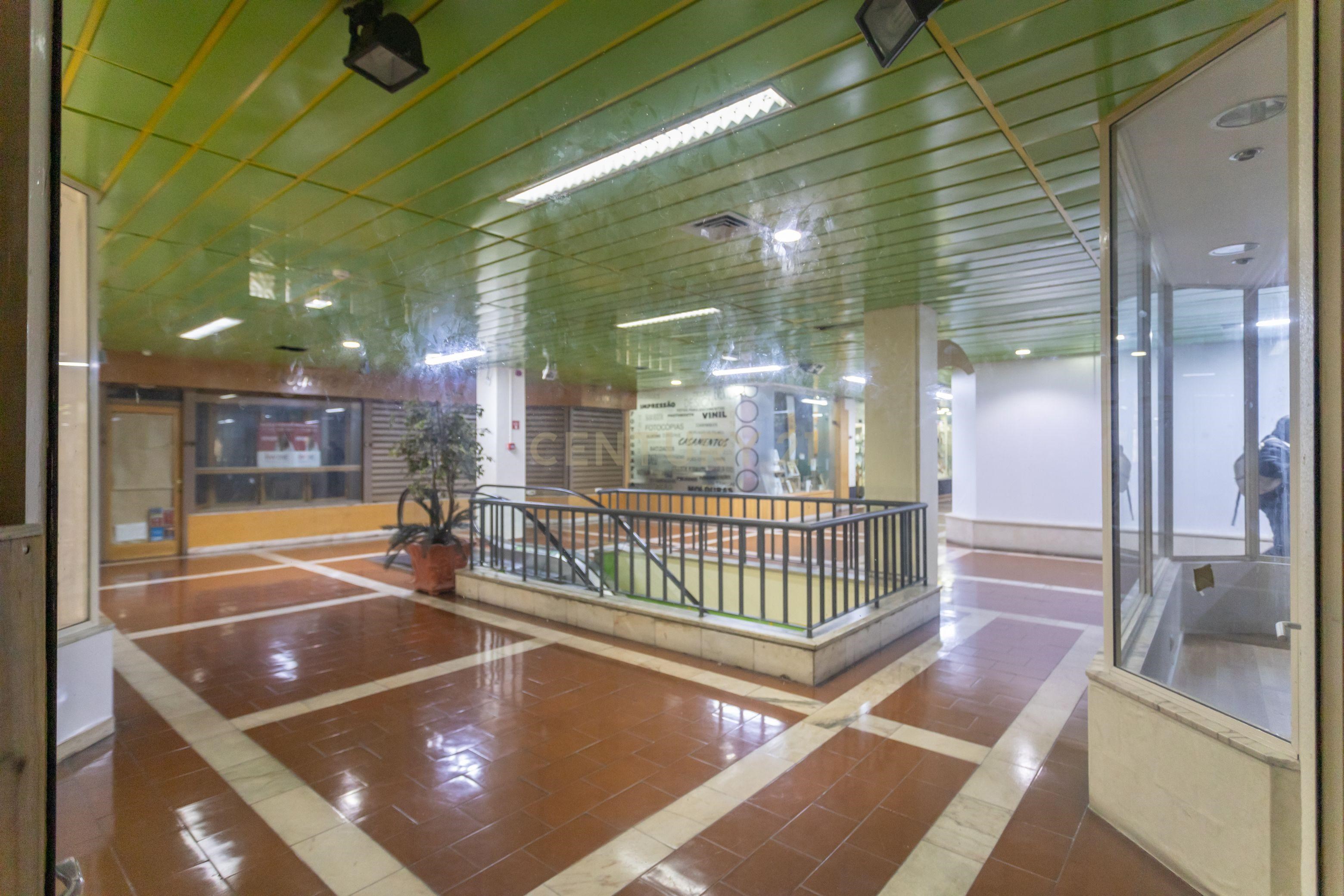 Amora Shopping Center Store