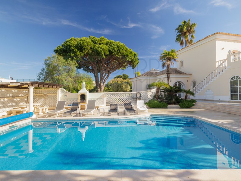 Exclusive 4 bedroom villa with swimming pool, on the golf course of Vale do Lobo, Algarve