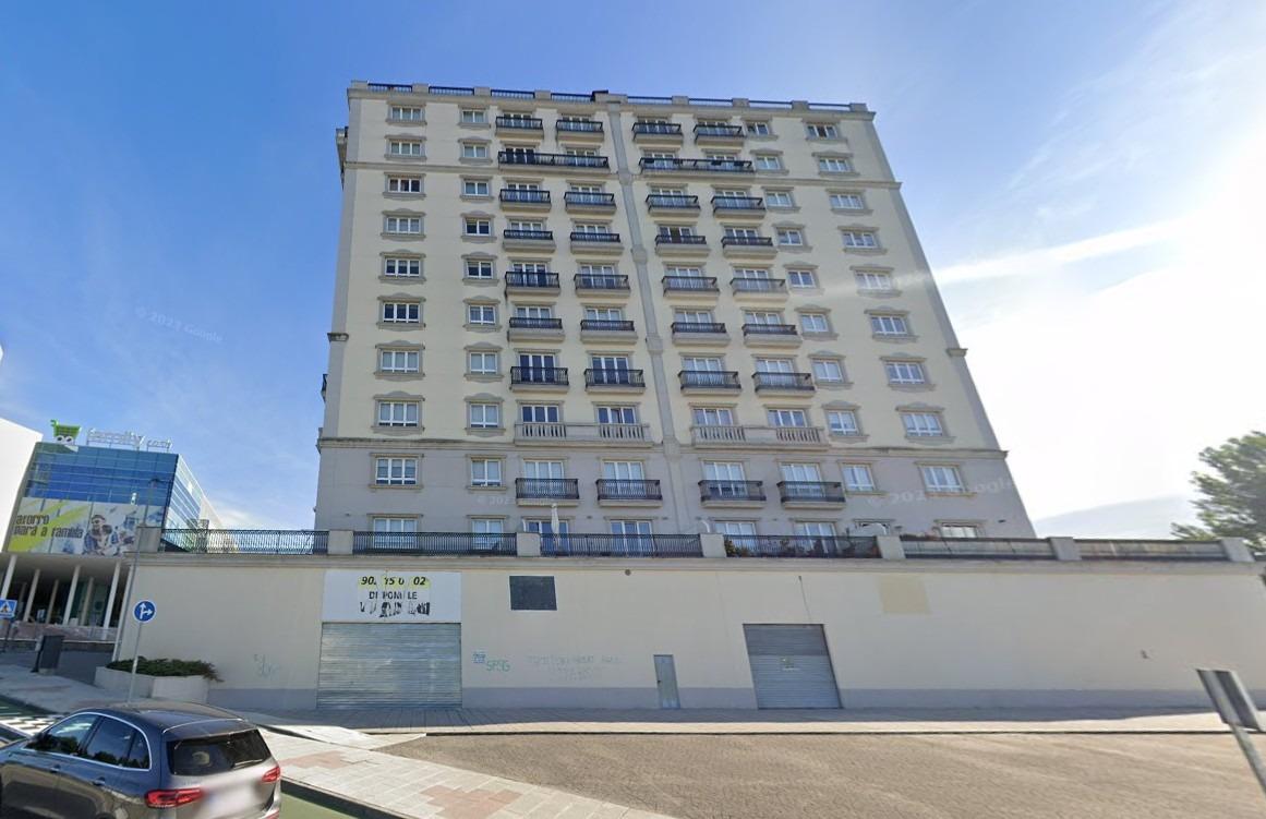 SPACIOUS COMMERCIAL SPACE FOR SALE IN LUGO