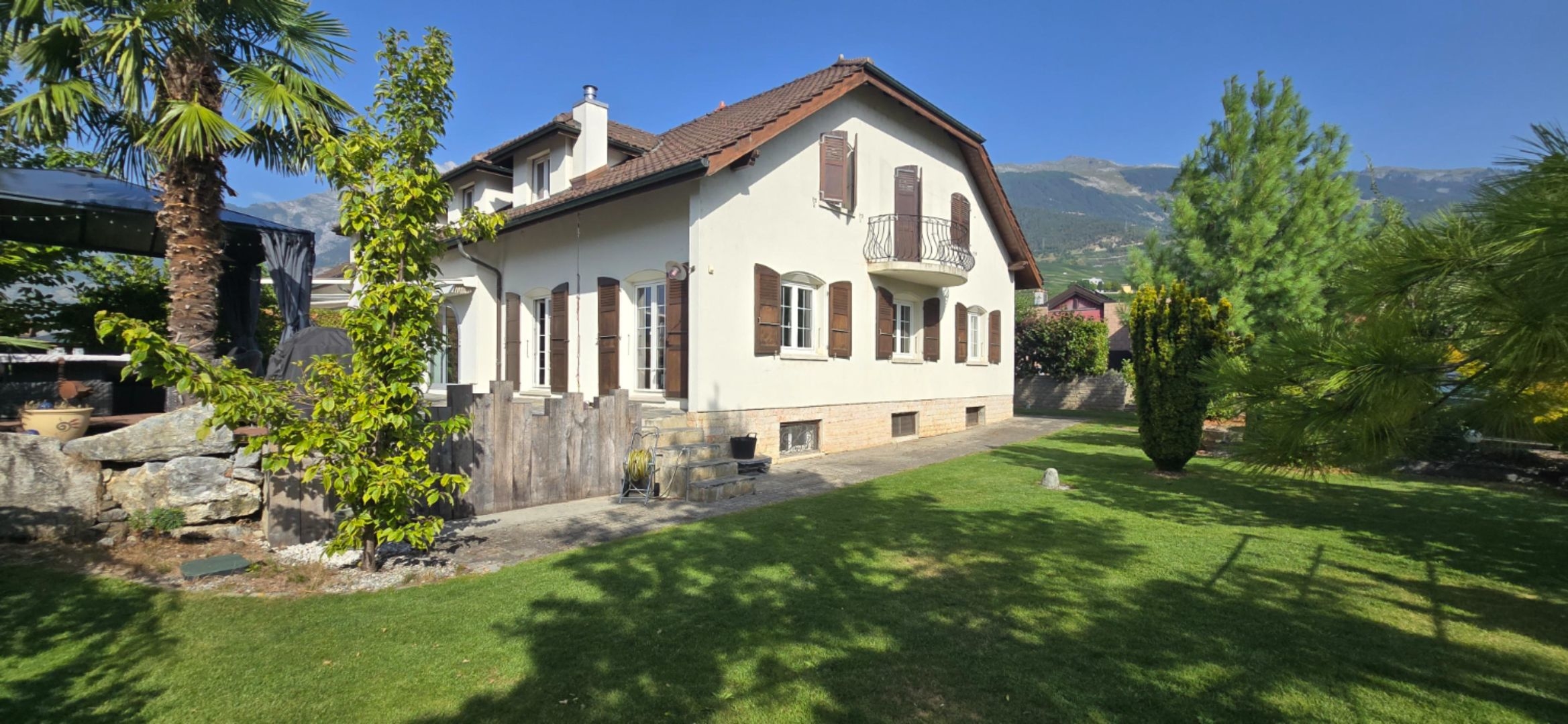 Unique renovated 7.5 room twin villa of 375m2 in Conthey