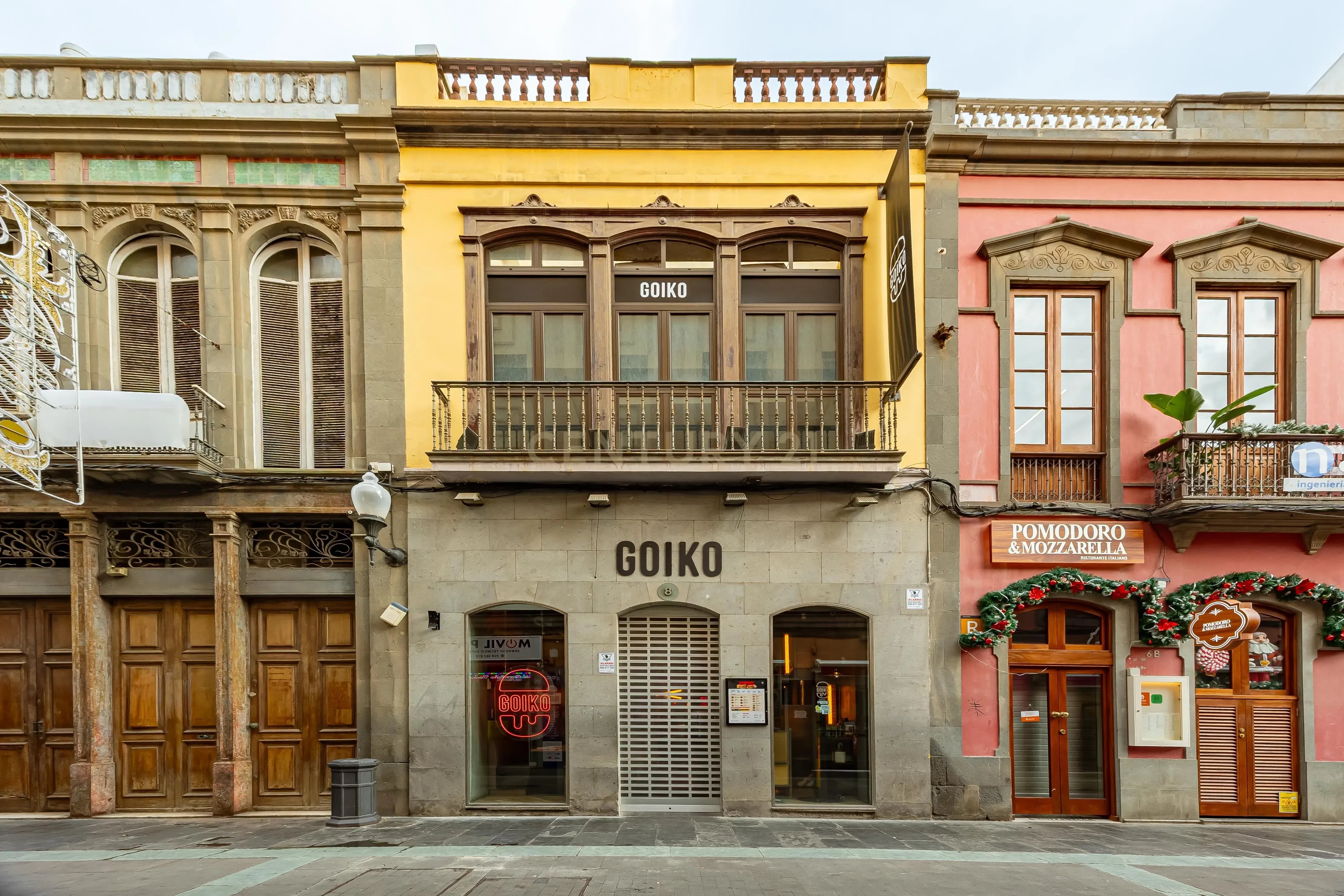 FOR SALE, MAGNIFICENT RENOVATED BUILDING IN TRIANA. RIC SUITABLE