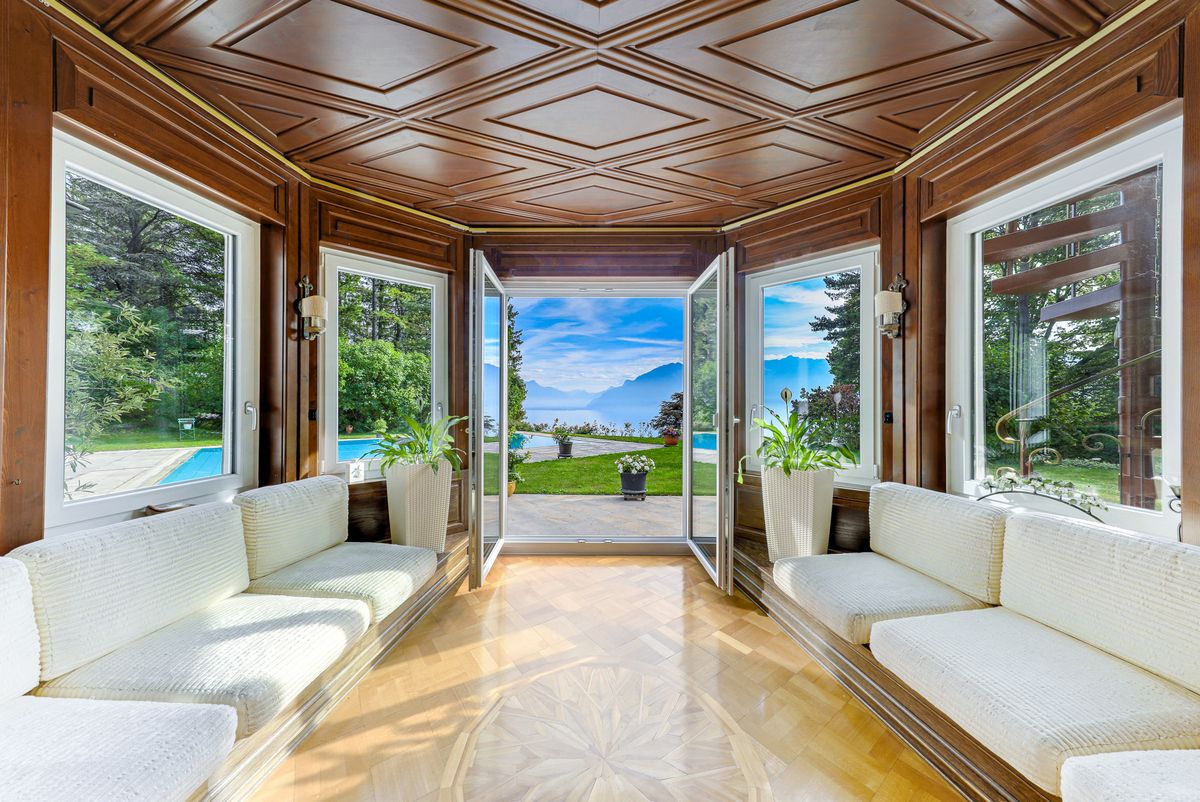 A Dream House in Chexbres - Swimming Pool and Panoramic View of the Lake and the Alps