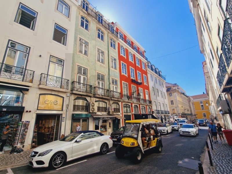 Building in Baixa Pombalina de Lisboa - Next to Praça do Comércio - Rua da Madalena