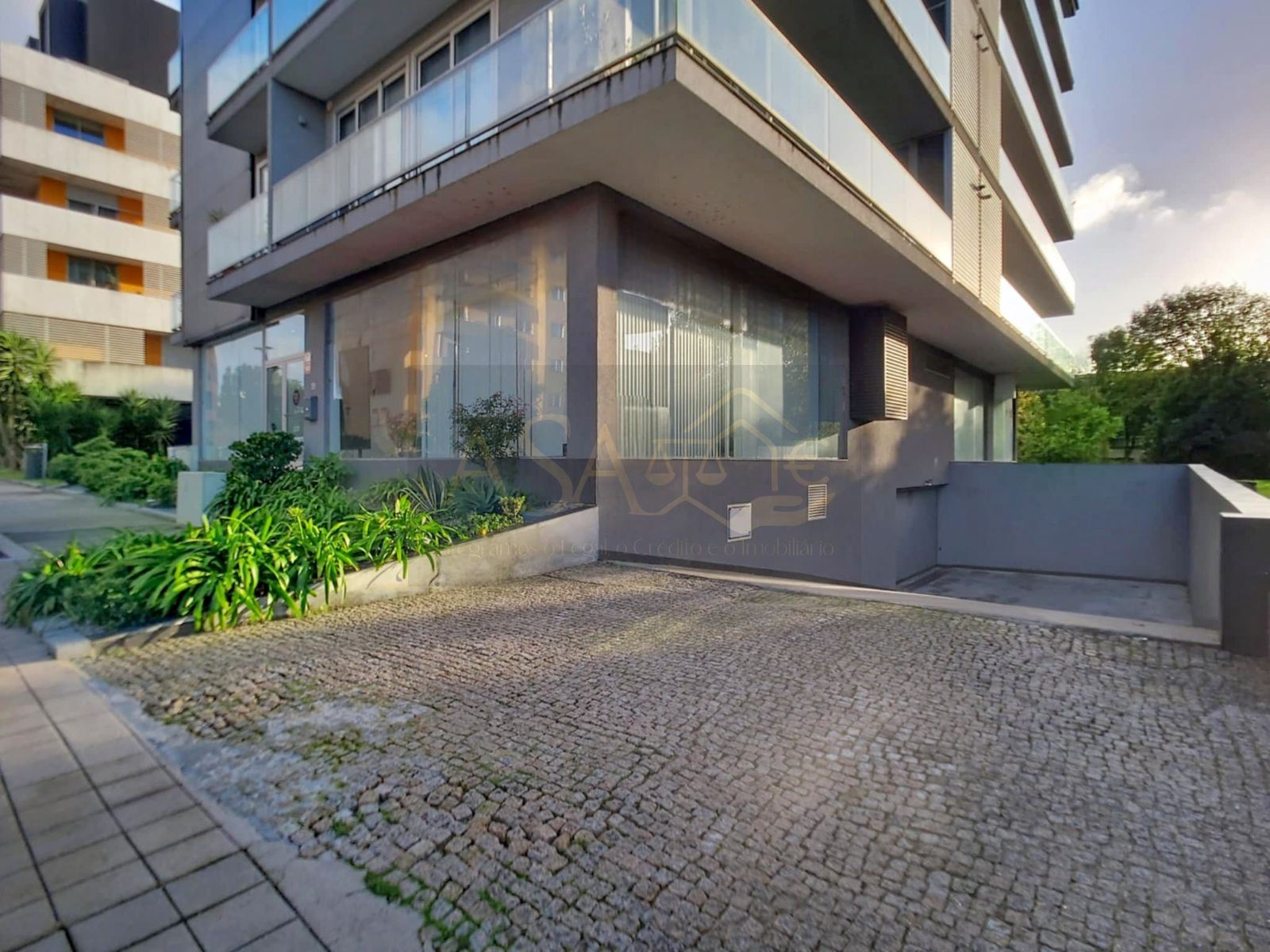 Shop | 3 Glass Fronts | 137m² | Premium Location