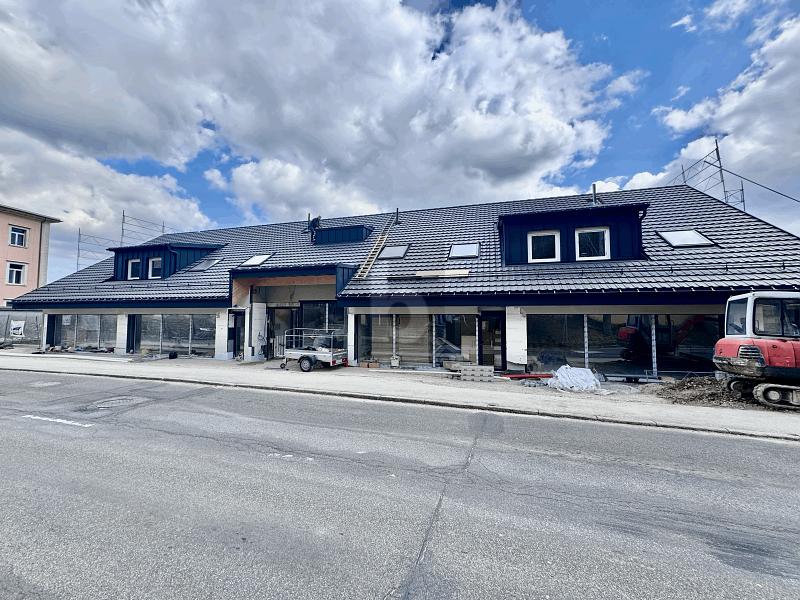 ARCADE WITH EXCELLENT VISIBILITY (LOT 11)