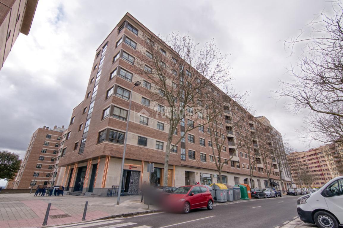 Commercial for sale, Juan Garcia Hortelano, 37 (Valladolid, Spain)