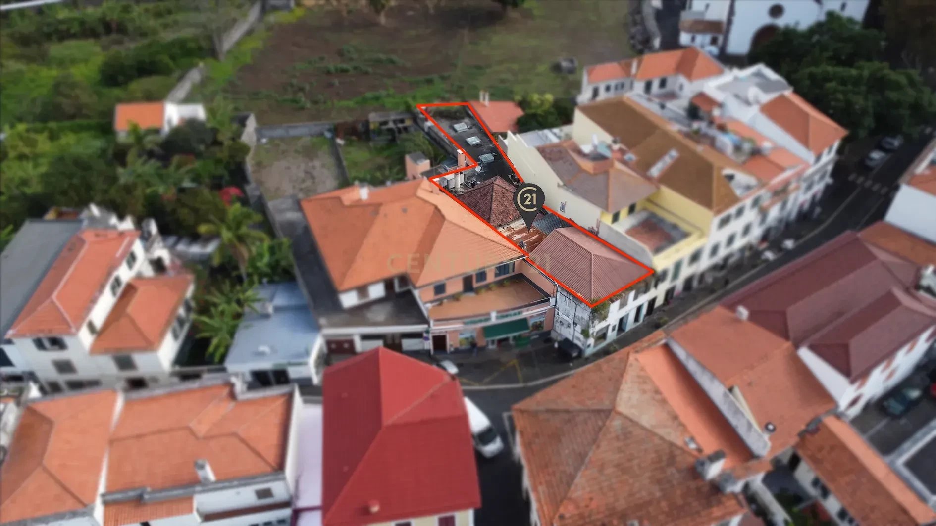 Building in the center of Machico - Investment Potential