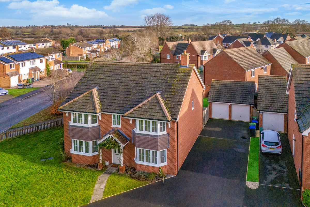 Detached House: for sale in Leamington Spa