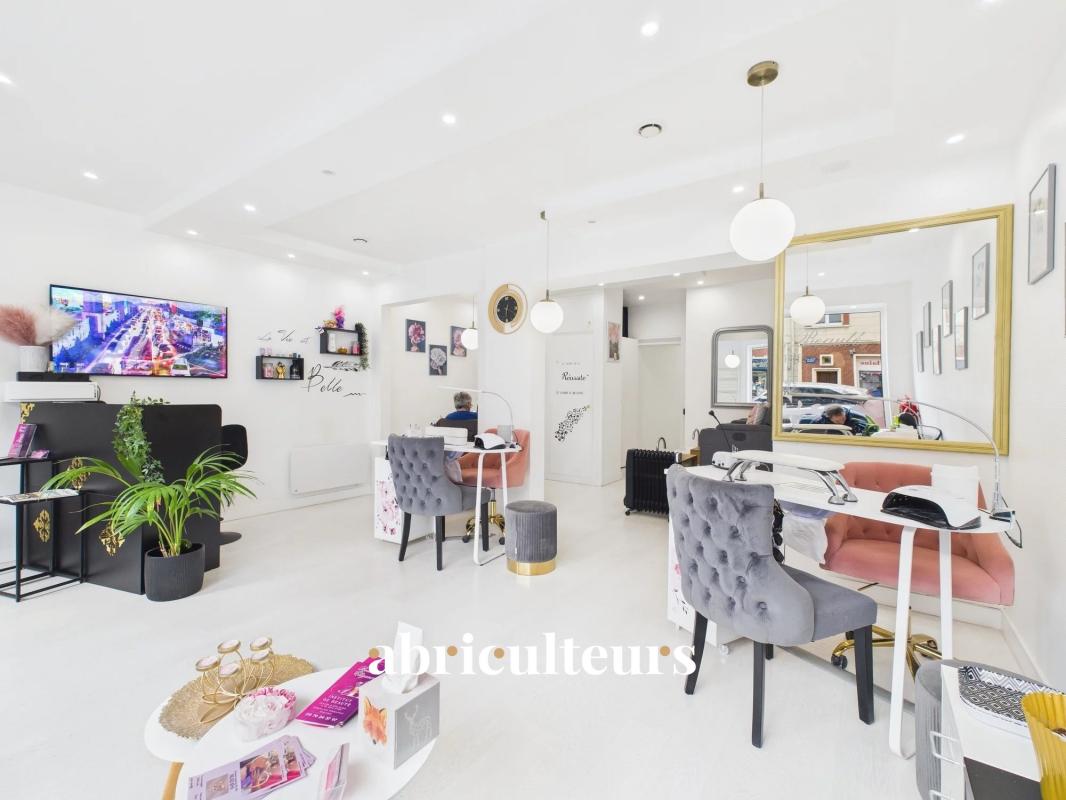 COMMERCIAL PREMISES of 59 m2 in the heart of the center of Chartres