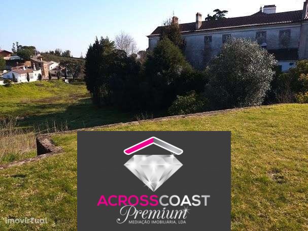 Hotel (Solar) of the eighteenth century with 3200m2 AC plot 3.8Ha in Tomar (possible 44 beds)