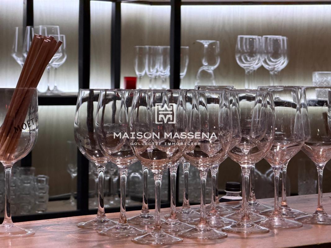 FULLY EQUIPPED CLUB BAR RESTAURANT - 390m² - CARRÉ D'OR