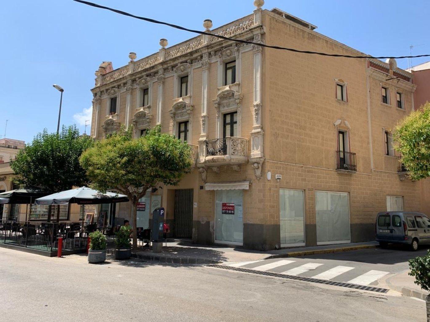 EMBLEMATIC COMMERCIAL BUILDING