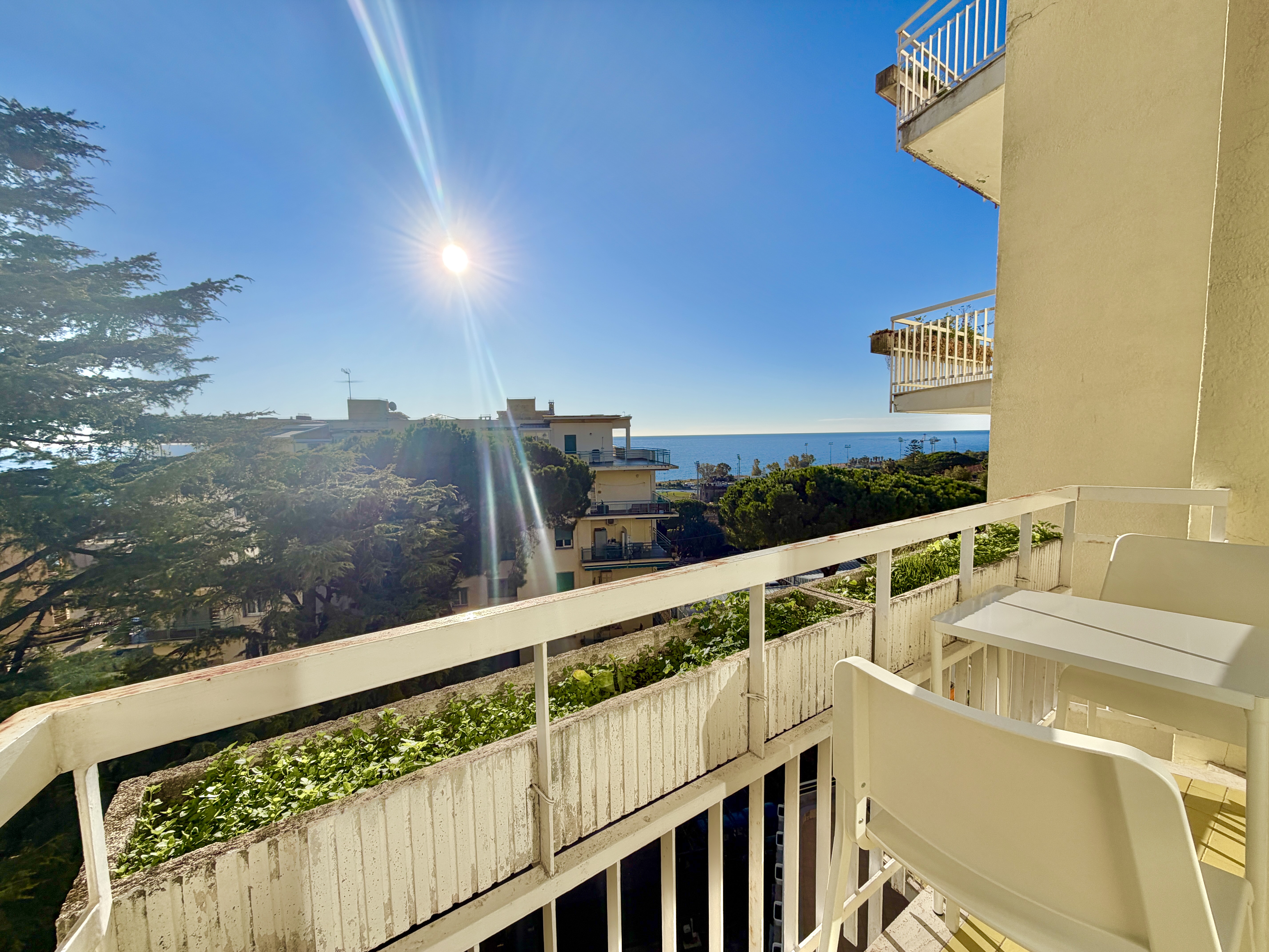Renovated studio apartment in Sanremo with balcony overlooking the sea in the Foce area