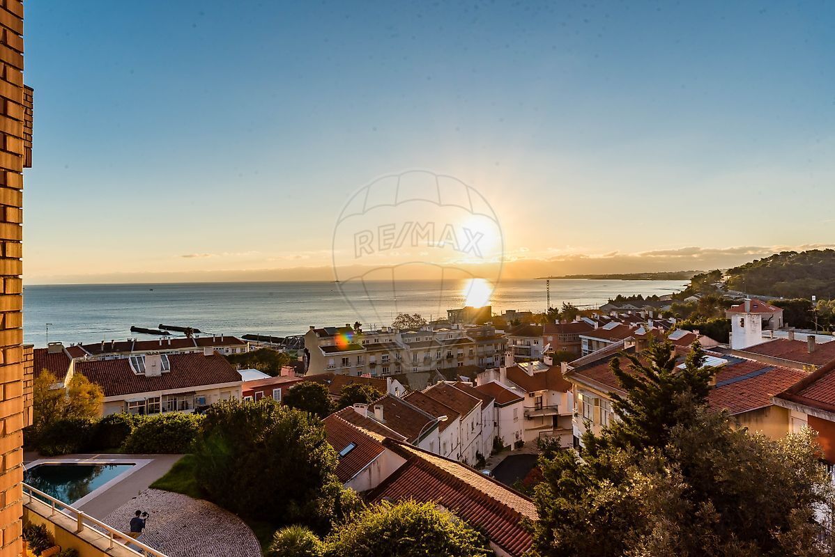 Condo for sale in Algés, Portugal