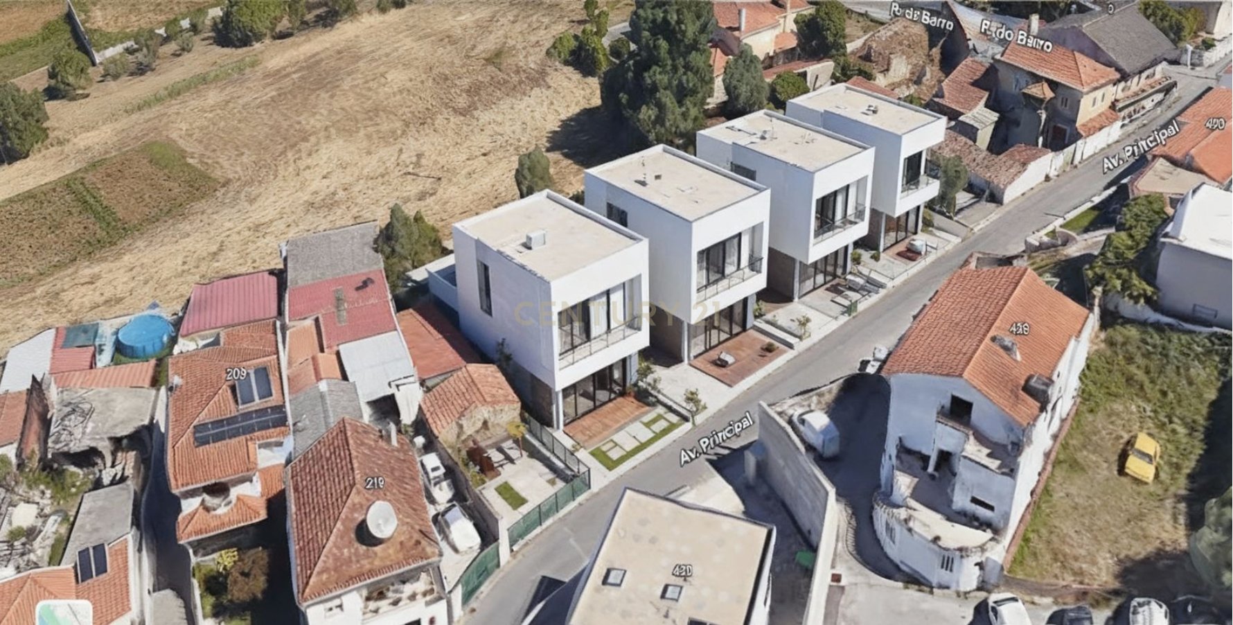 Land in an excellent location in Vidigal, Leiria, with great construction potential.