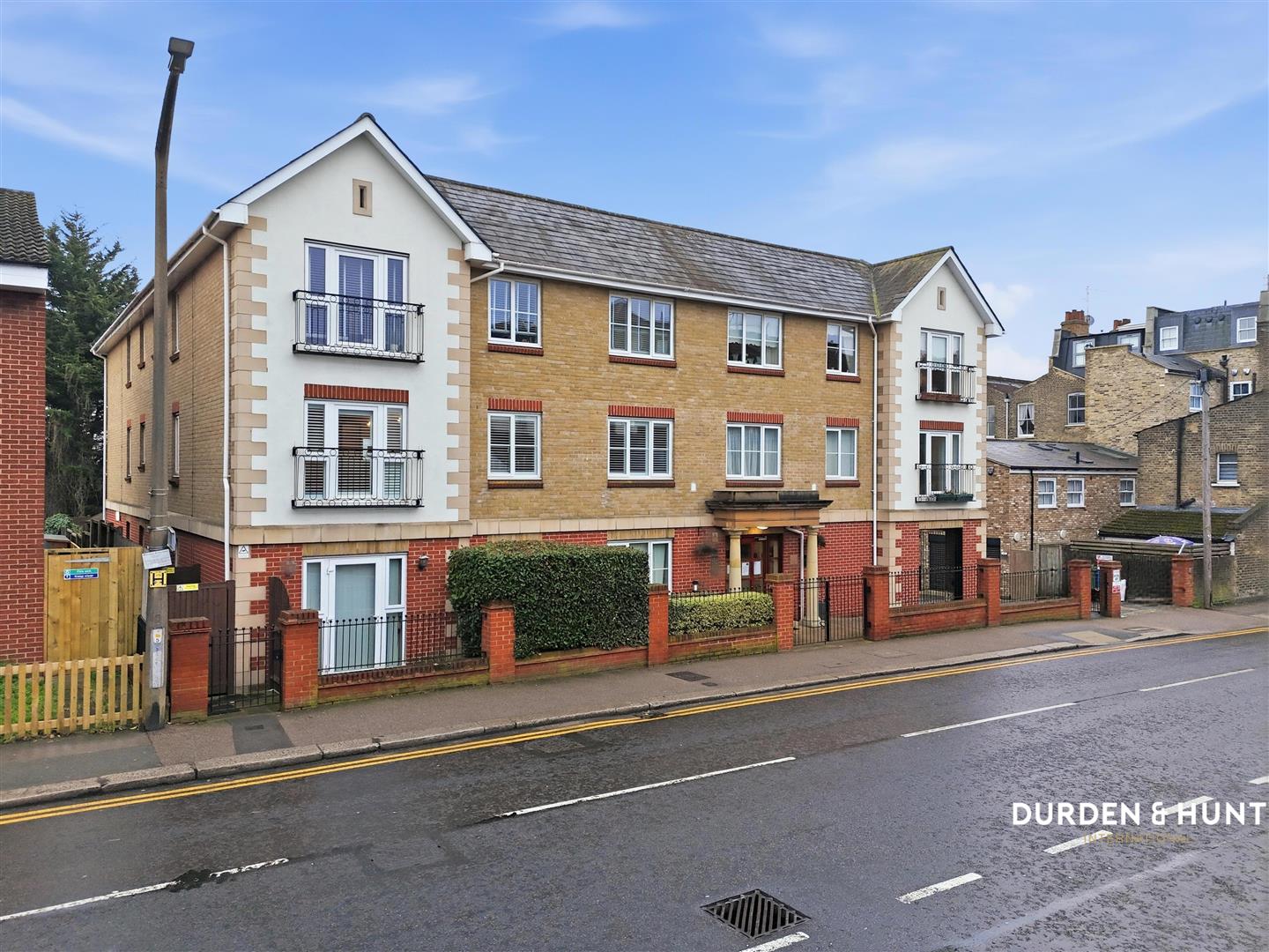 Condo for sale in Buckhurst Hill, United Kingdom