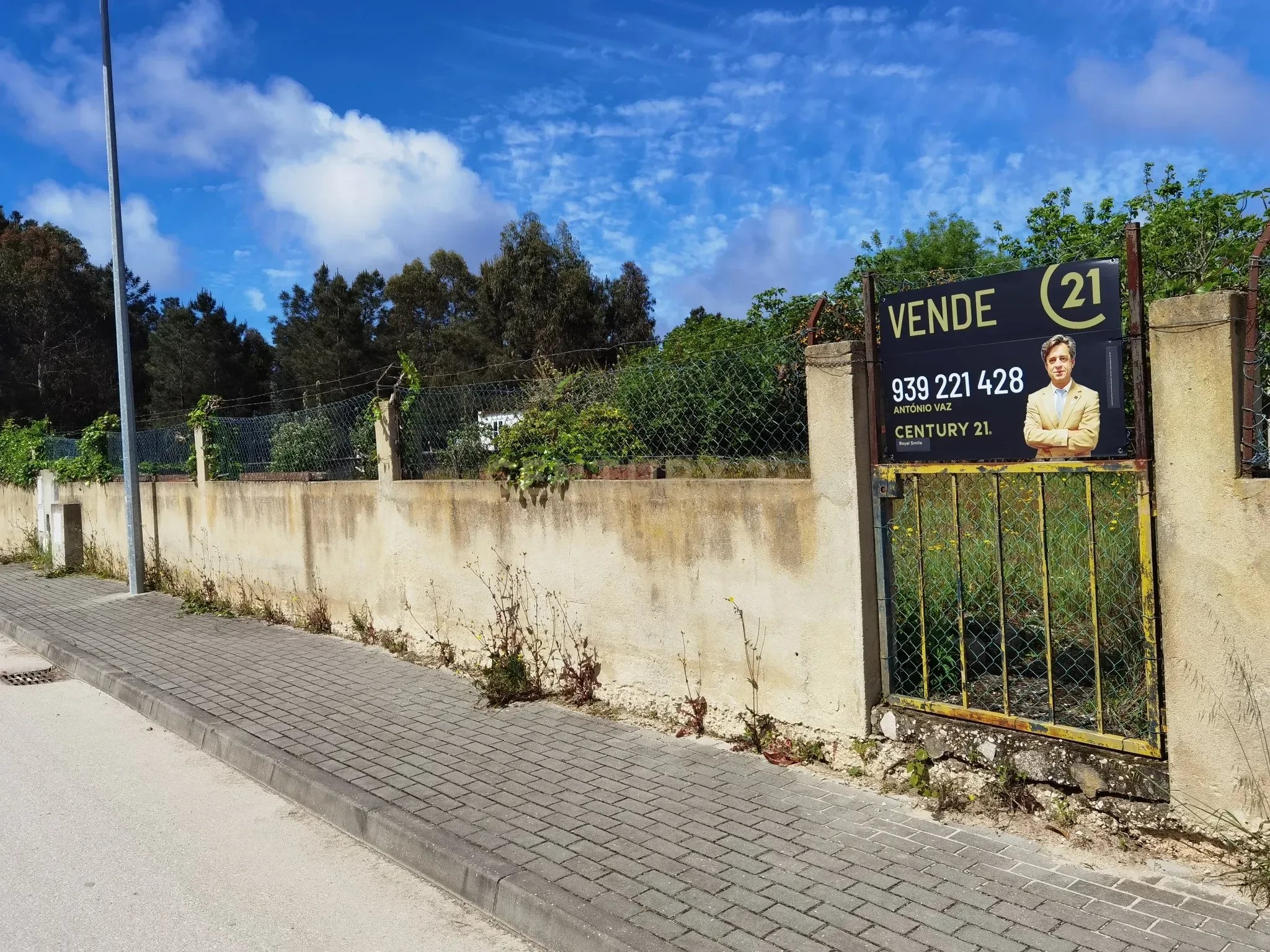 Prime Building Land in Setúbal - Tranquil & Accessible